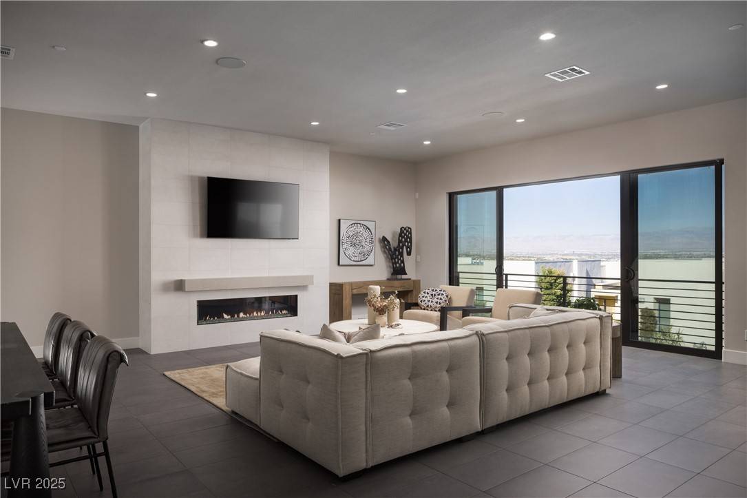 Henderson, NV 89012,410 Tranquil Peak CT