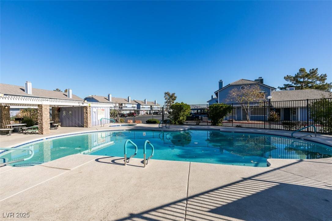 Las Vegas, NV 89122,5340 Silvermist CT #103