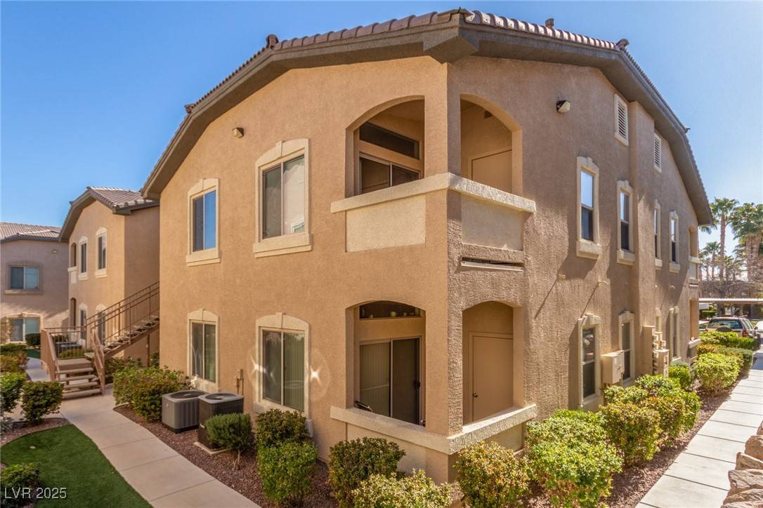 Las Vegas, NV 89113,8985 S Durango DR #2047
