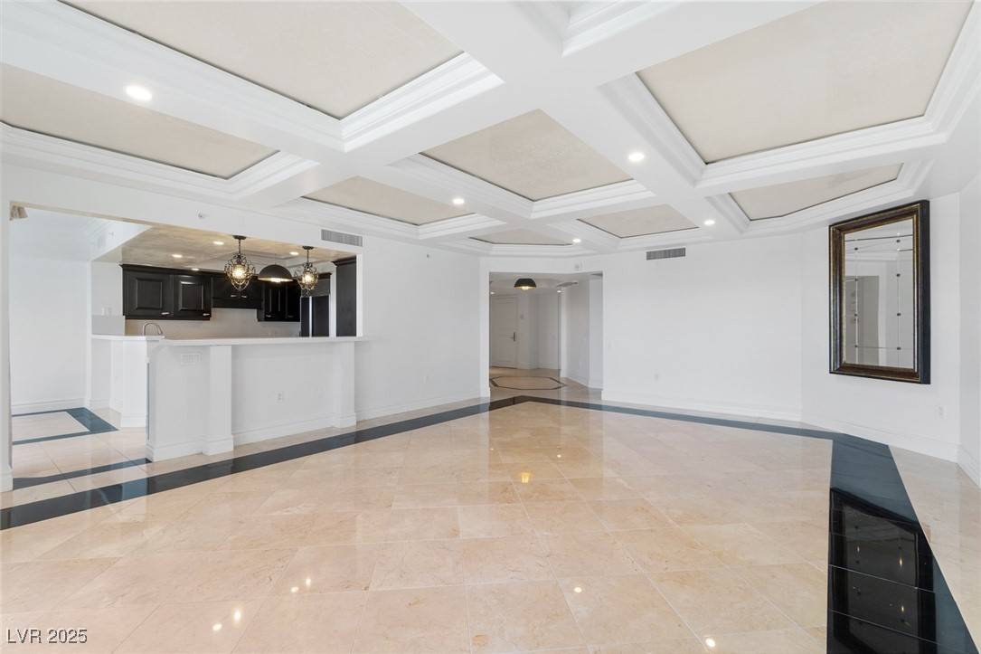Las Vegas, NV 89109,2777 Paradise RD #303