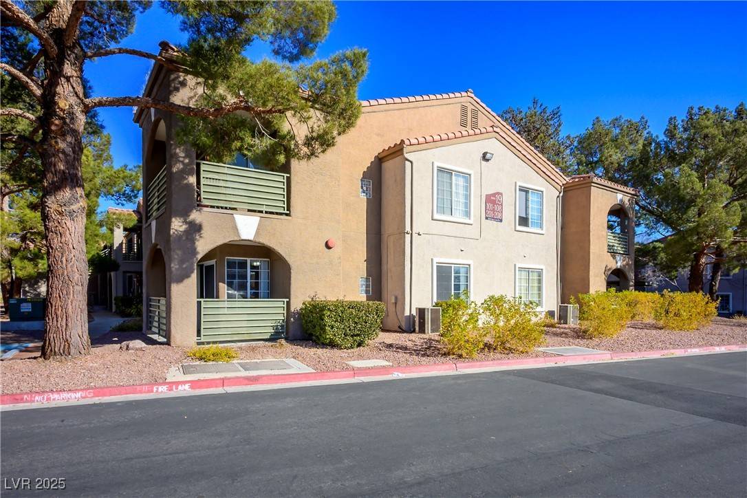 Las Vegas, NV 89128,2101 Sealion DR #108