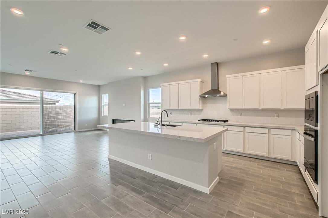 Henderson, NV 89011,869 Bittern Lake ST