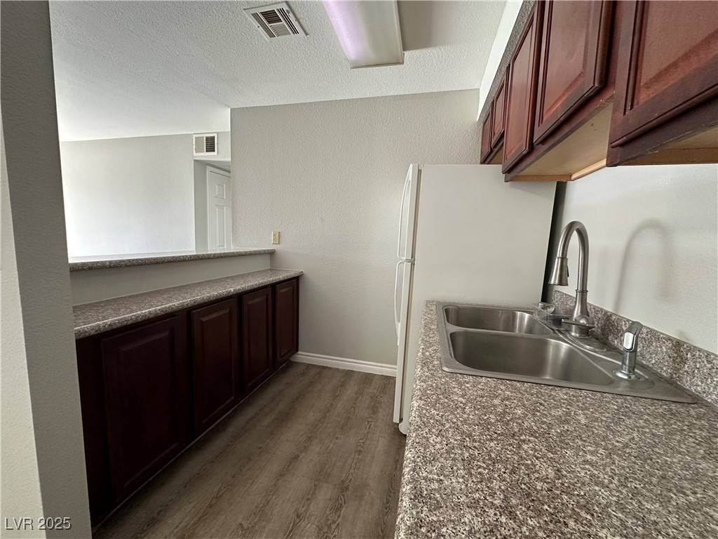 Las Vegas, NV 89103,5181 River Glen DR #172