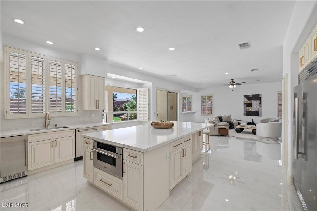 Las Vegas, NV 89147,9523 Castillana CT