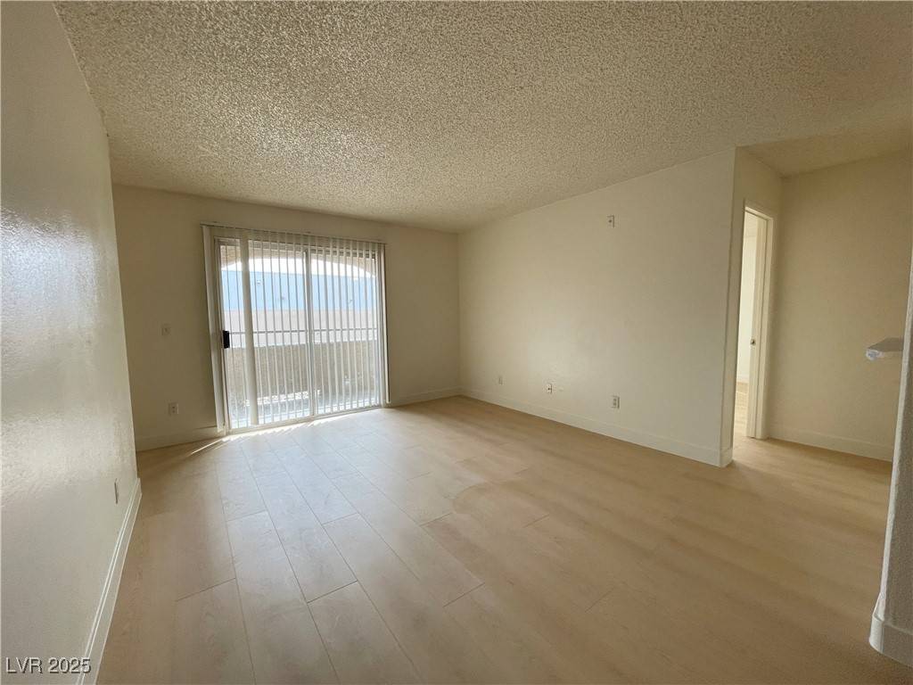 Las Vegas, NV 89107,5220 Mission Carmel LN #105