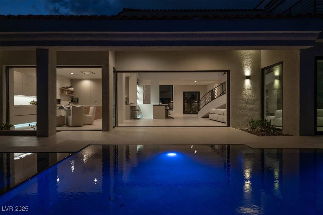 Las Vegas, NV 89117,8913 Canyon Springs DR