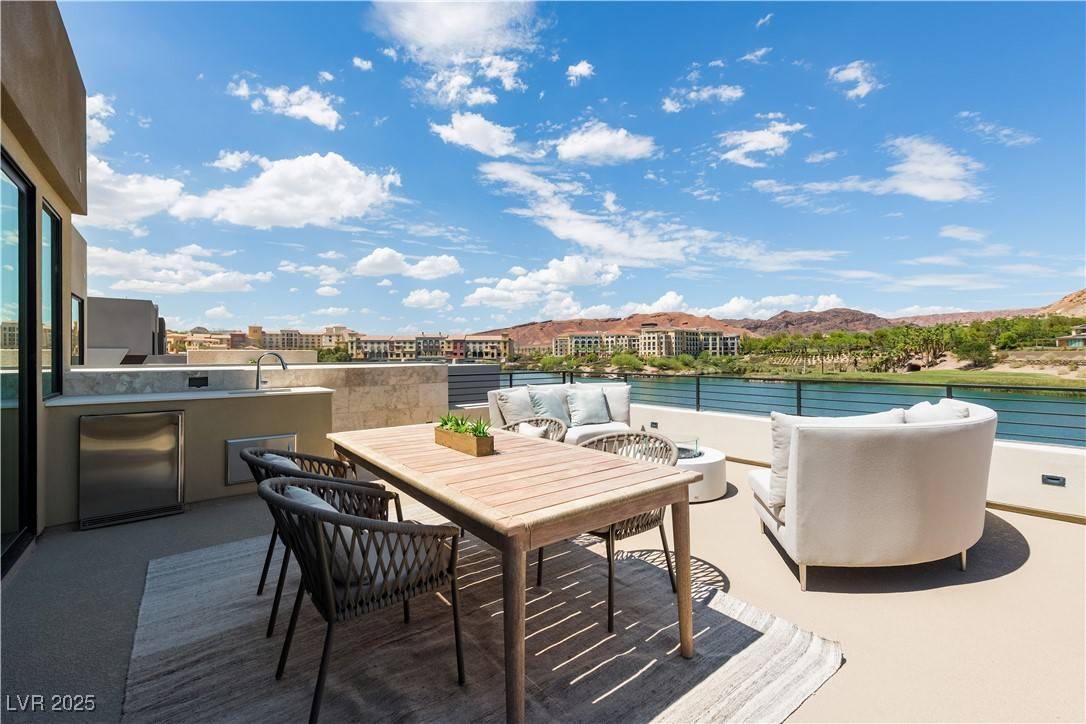 Henderson, NV 89011,20 Lakefront DR