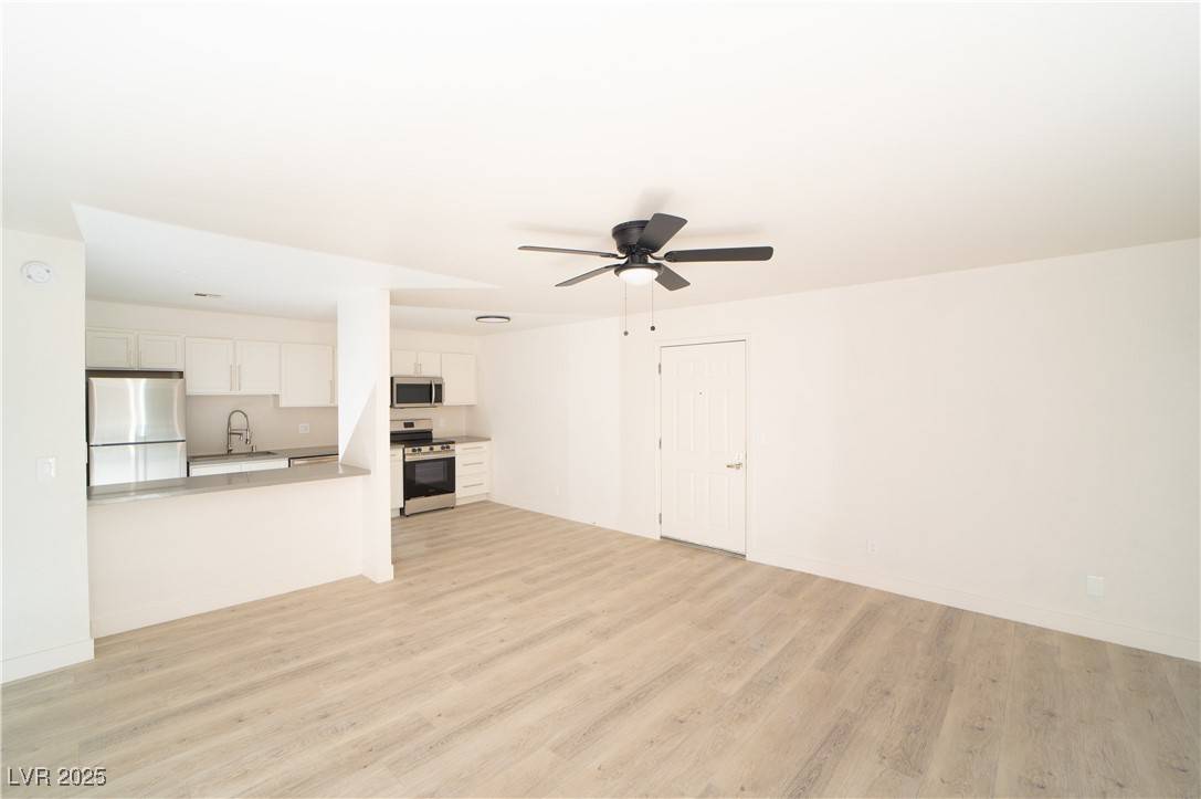 Las Vegas, NV 89103,4480 Sandy River DR #64