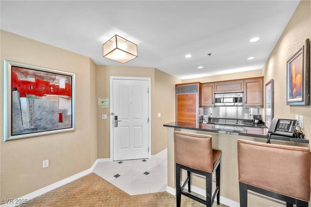 Las Vegas, NV 89109,125 E Harmon AVE #1020