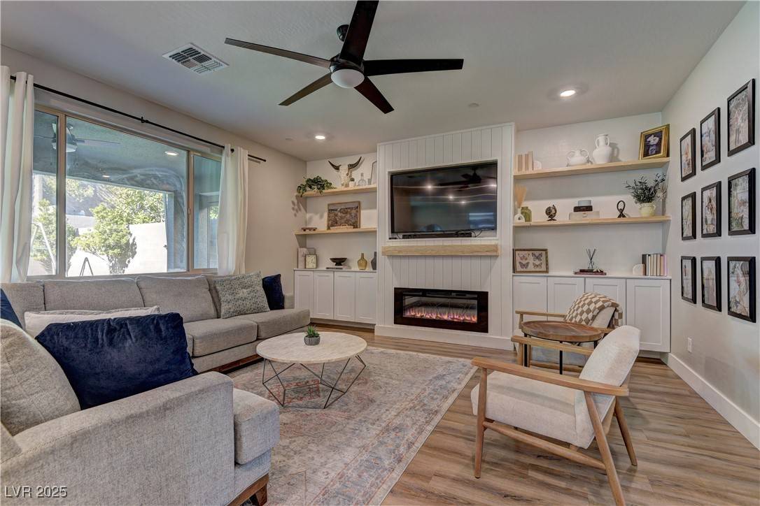 Las Vegas, NV 89138,319 Cooper Hawk CT