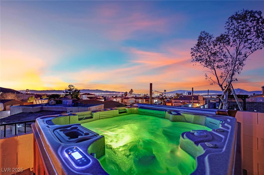 Henderson, NV 89015,476 Tiger Lily WAY
