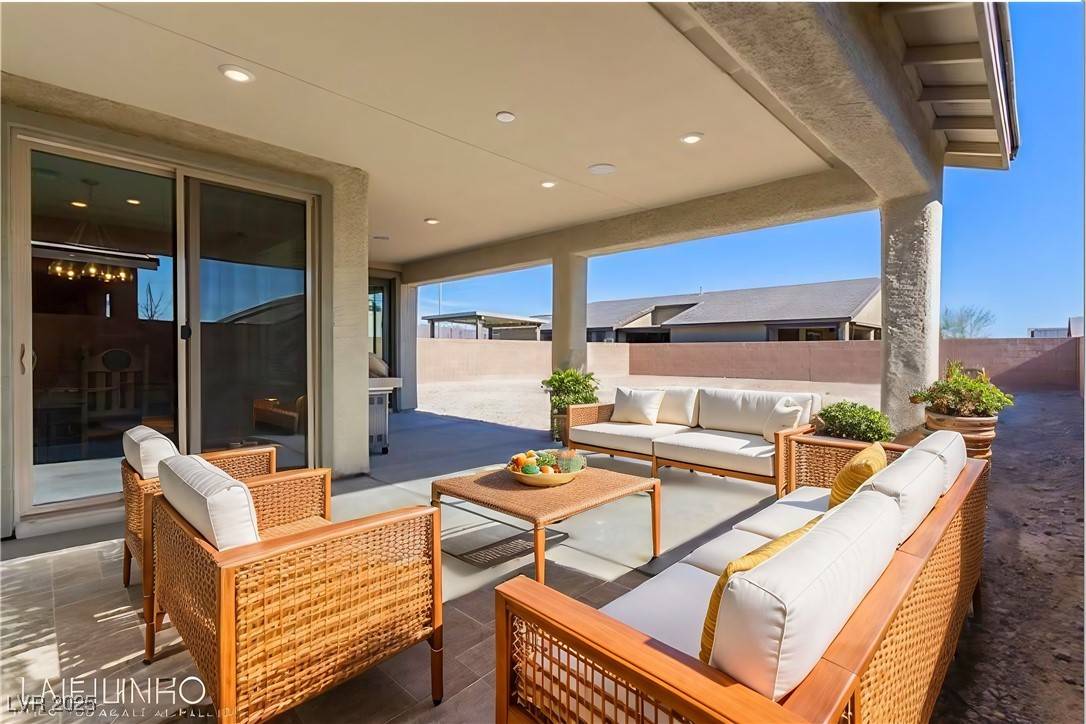 North Las Vegas, NV 89086,6524 Summershade ST