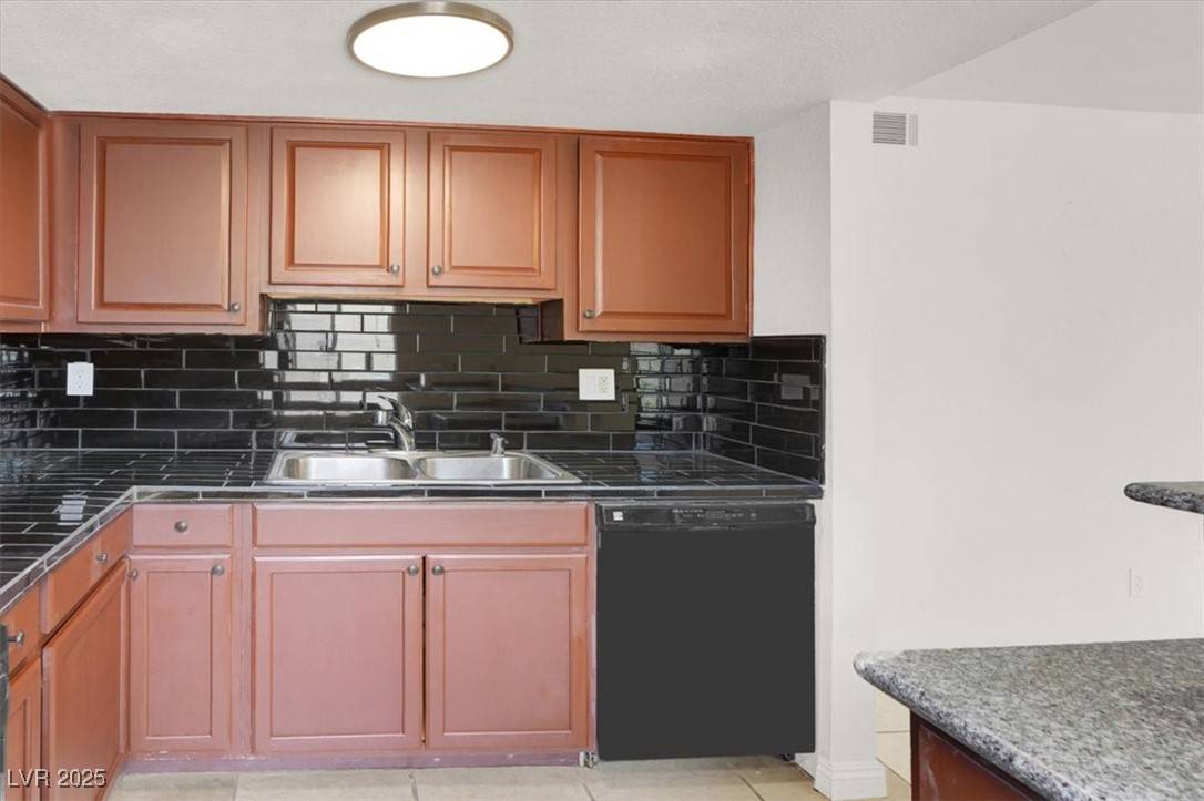 Las Vegas, NV 89103,5493 Indian River DR #383