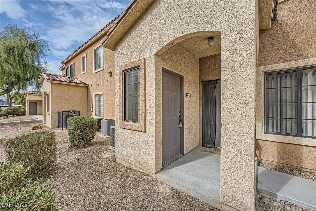 Las Vegas, NV 89108,2051 Hussium Hills ST #207