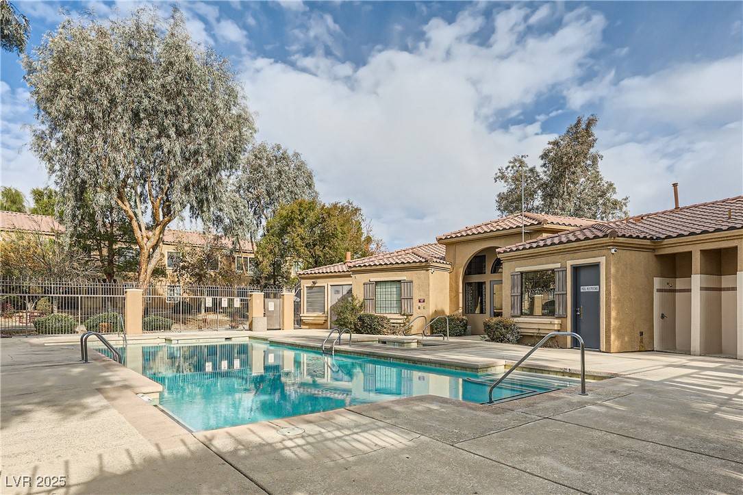 Las Vegas, NV 89108,2051 Hussium Hills ST #207