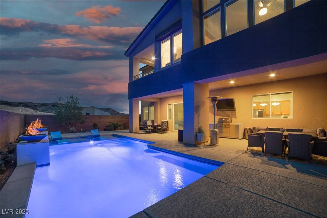 Henderson, NV 89011,8 Hilltop Crest ST