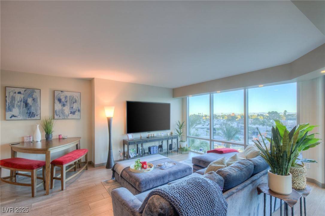Las Vegas, NV 89109,322 Karen AVE #301