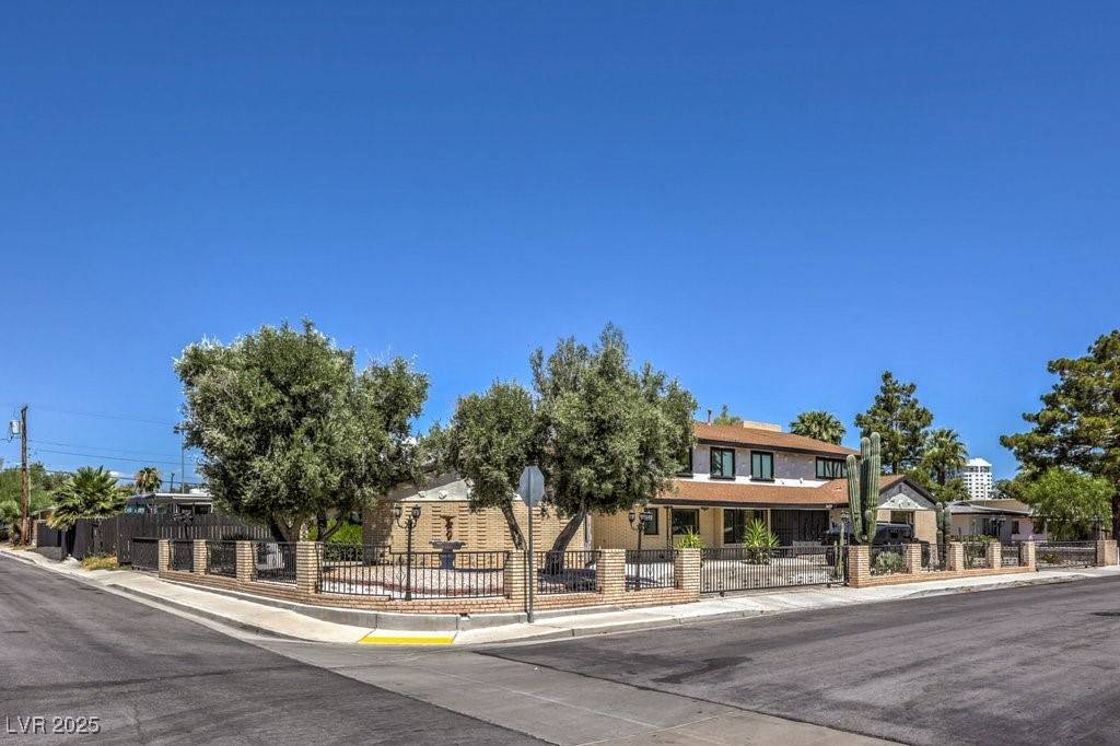 Las Vegas, NV 89104,1420 S 8th ST