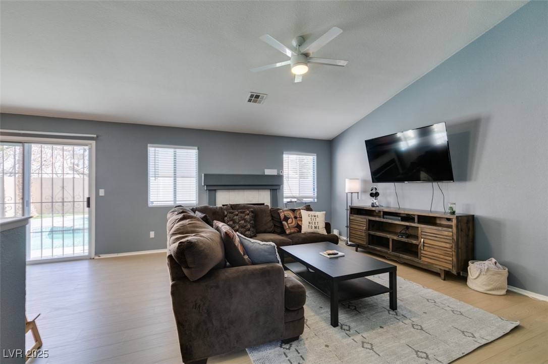 Las Vegas, NV 89149,5524 Desert Valley DR