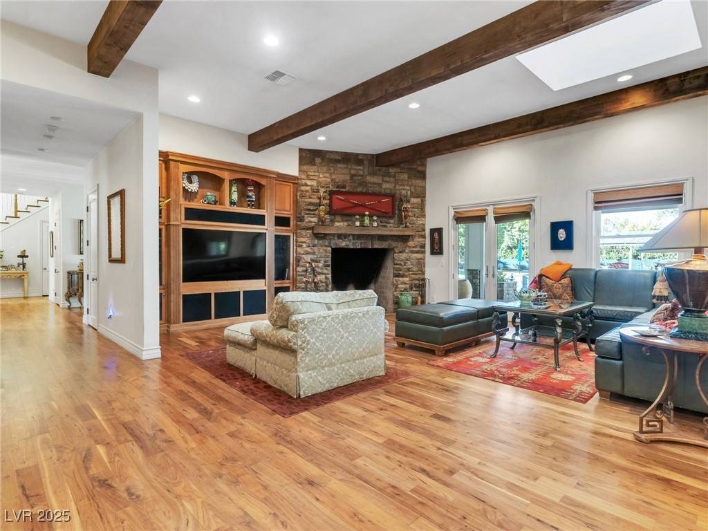 Las Vegas, NV 89107,330 Rancho CIR