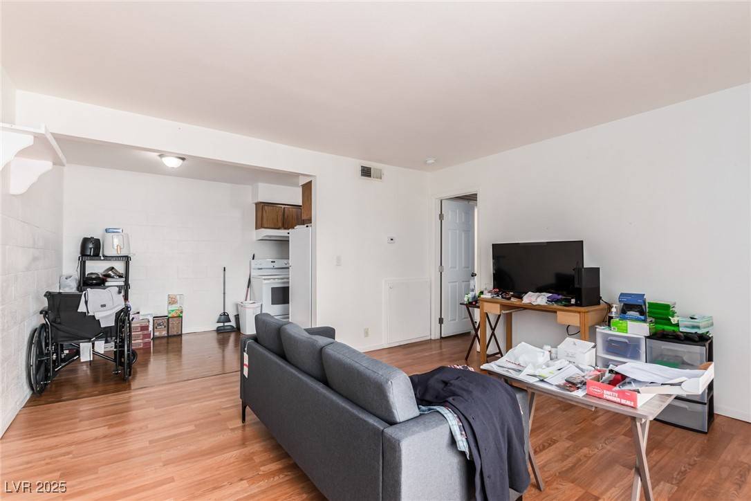 Las Vegas, NV 89169,625 S Royal Crest CIR #23