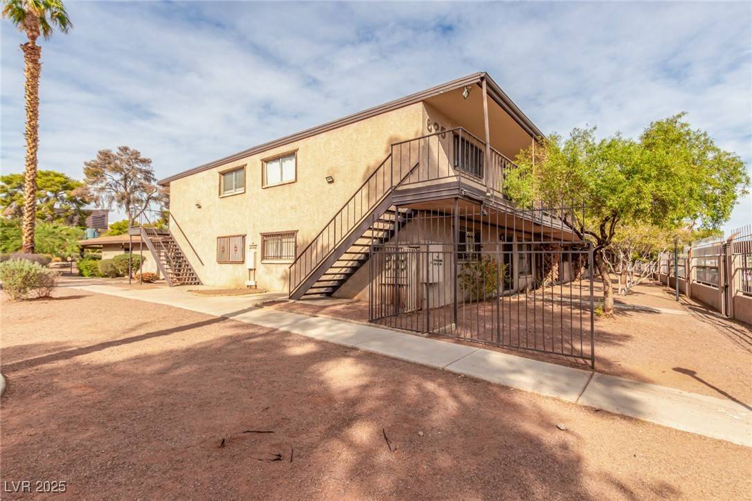Las Vegas, NV 89169,625 S Royal Crest CIR #23