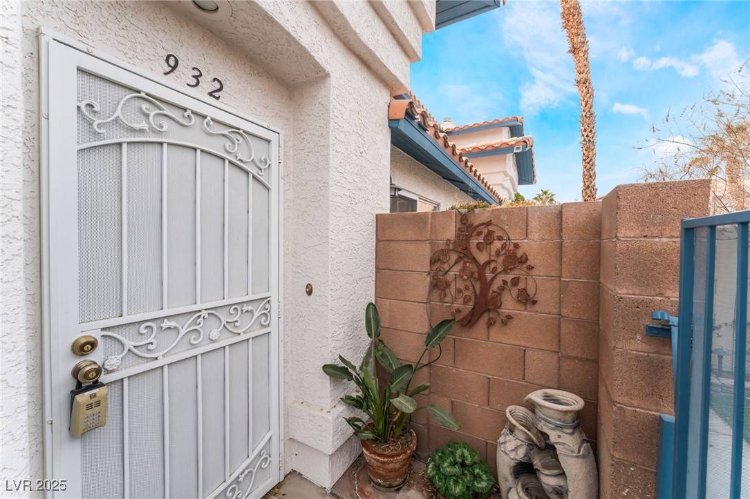 Las Vegas, NV 89145,932 Angel Star LN