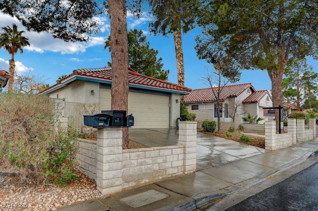 Las Vegas, NV 89123,705 Thousand Oaks DR