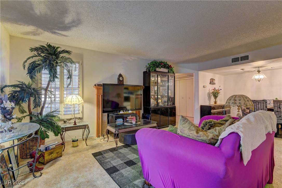 Las Vegas, NV 89117,9070 Spring Mountain RD #113