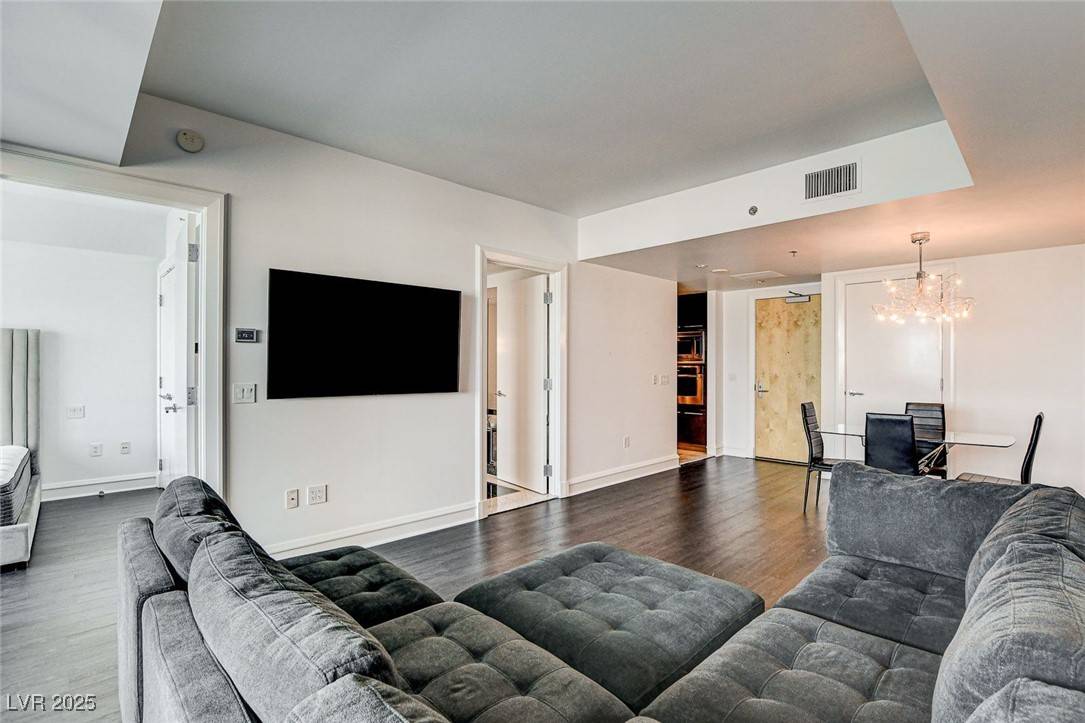 Las Vegas, NV 89109,2700 S Las Vegas BLVD #1305