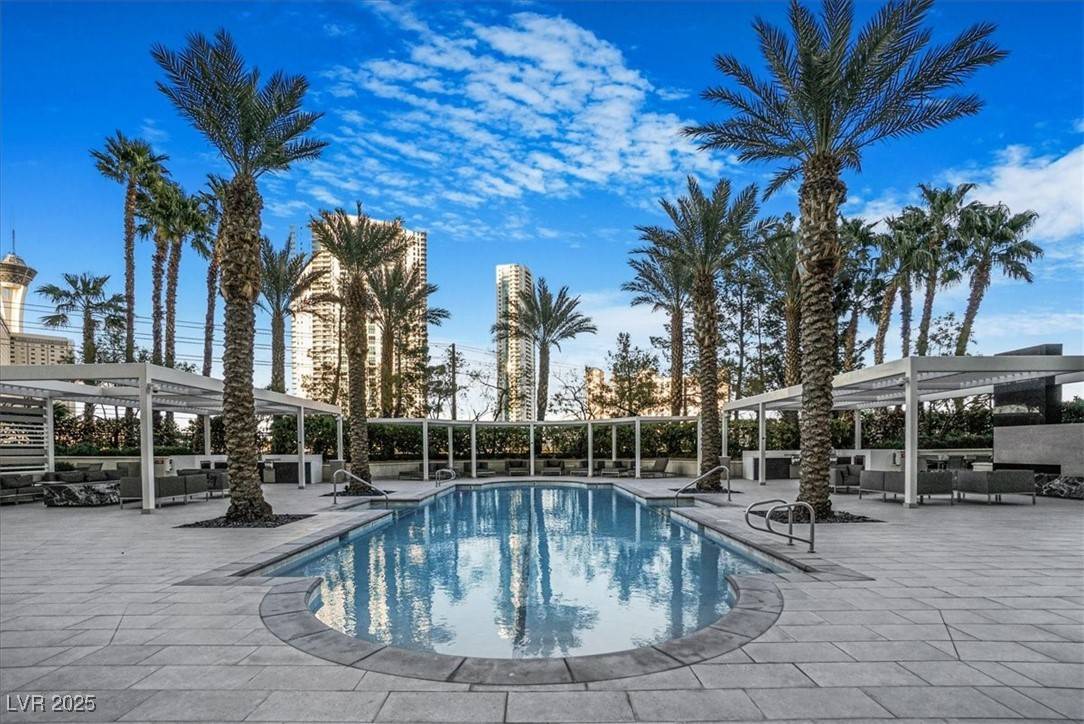 Las Vegas, NV 89109,2777 Paradise RD #1105