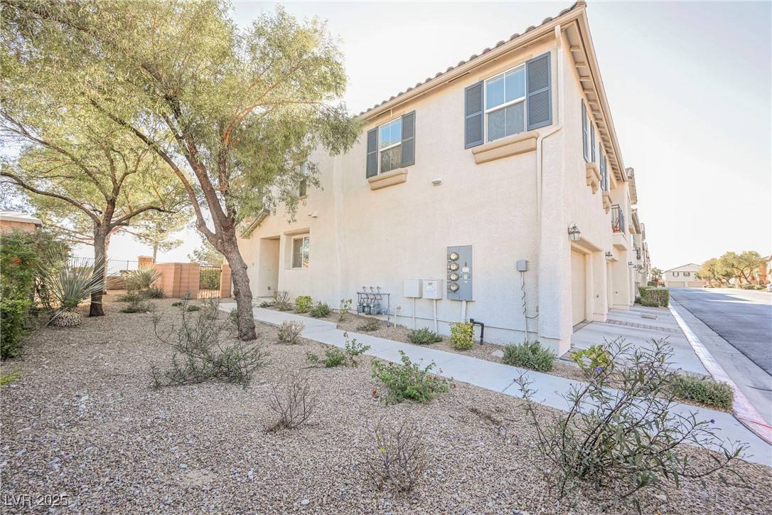 Las Vegas, NV 89149,7332 Marble Lake ST #103