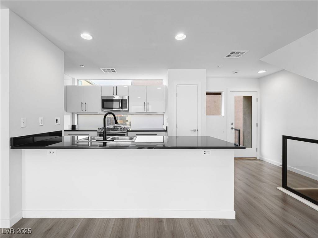 Las Vegas, NV 89101,250 Tower ST