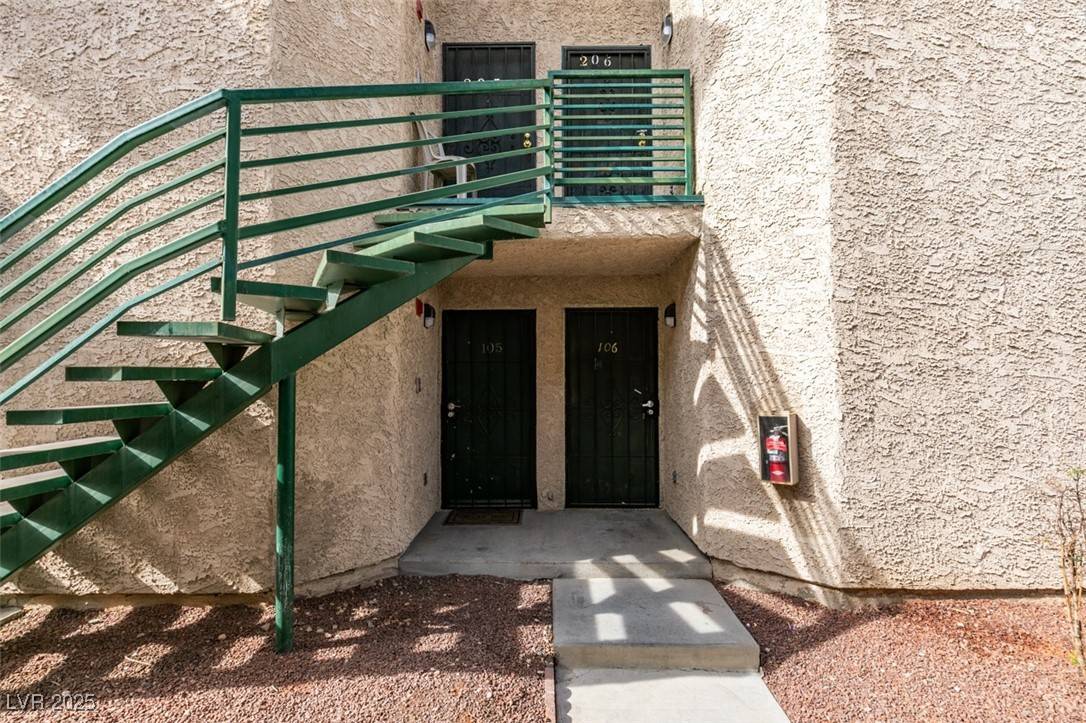 Las Vegas, NV 89169,460 Elm DR #106