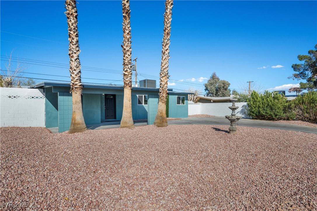Las Vegas, NV 89169,1940 E Golden Arrow DR
