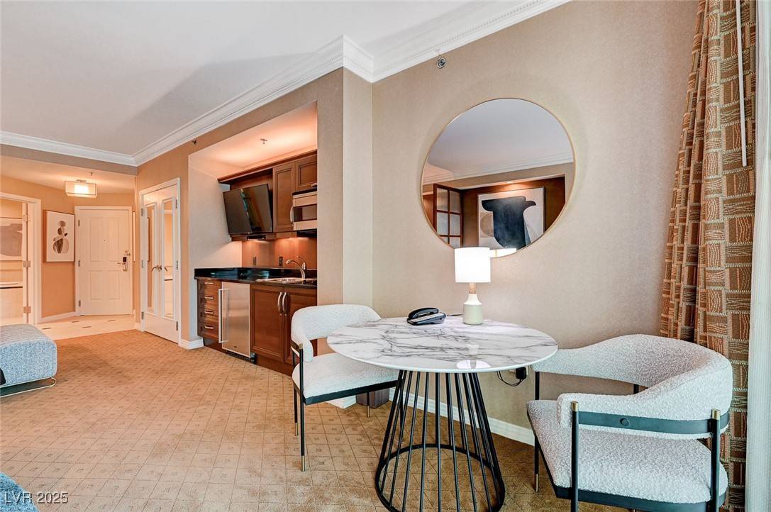 Las Vegas, NV 89109,135 E Harmon AVE #817