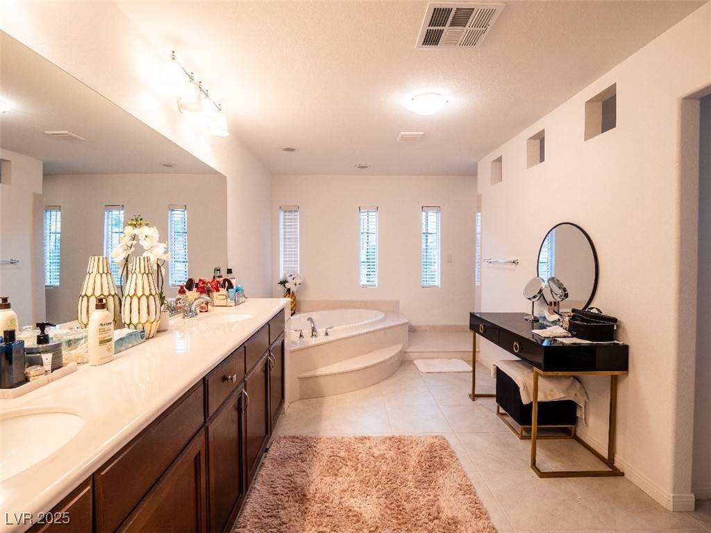 Las Vegas, NV 89141,10048 Pipestone ST