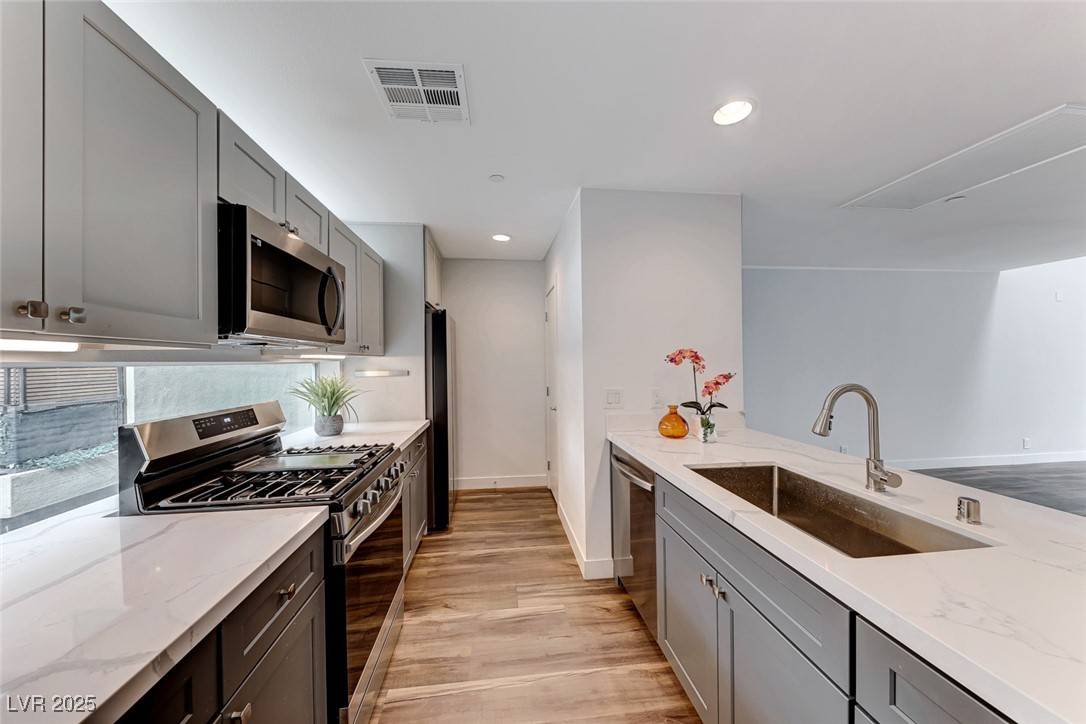 Las Vegas, NV 89101,247 Dougram AVE