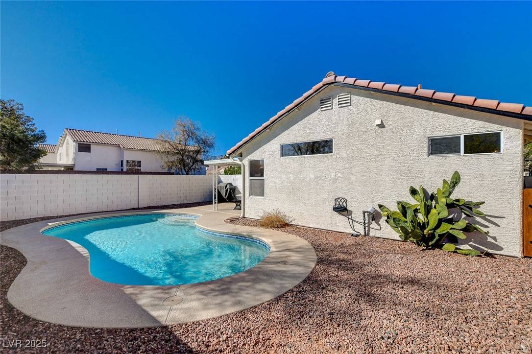 Las Vegas, NV 89117,9995 Yellow Canary AVE