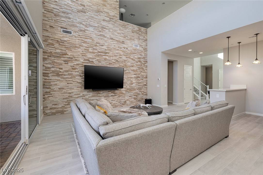 Henderson, NV 89011,12 Hilltop Crest ST