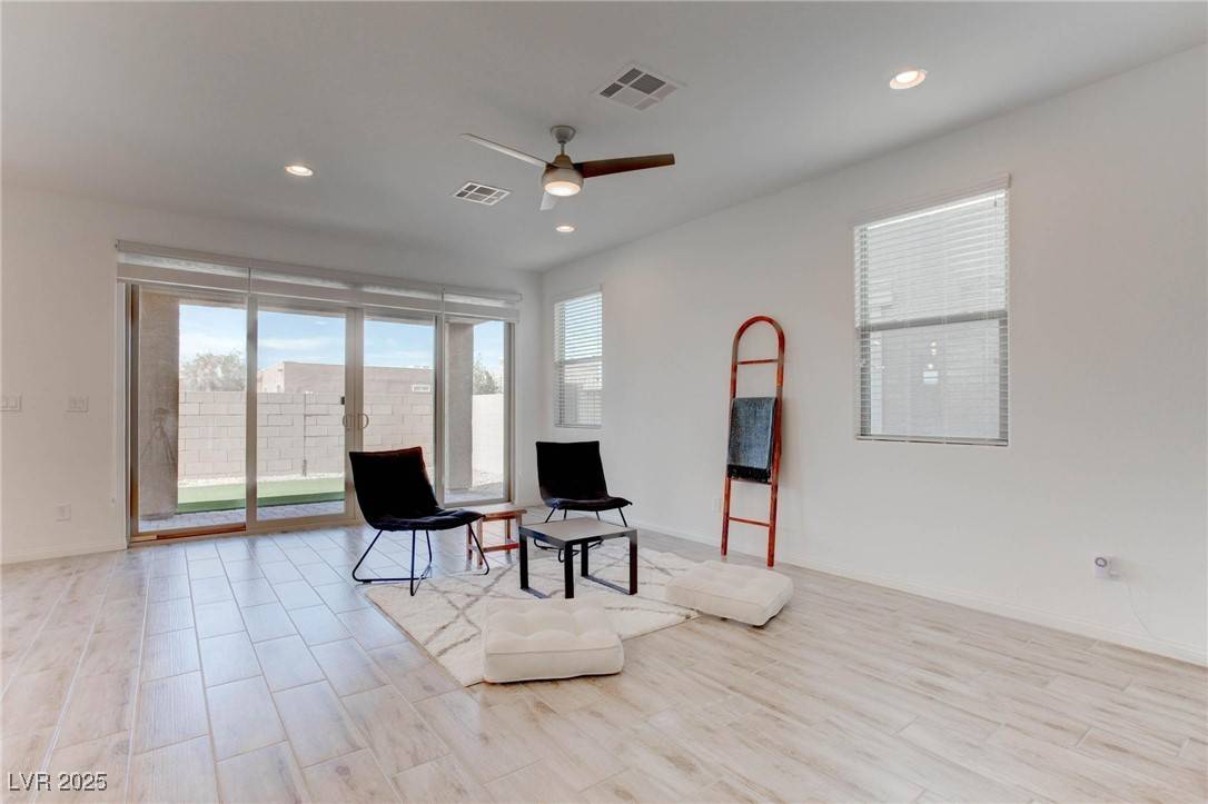 Las Vegas, NV 89183,10089 Bismuth ST