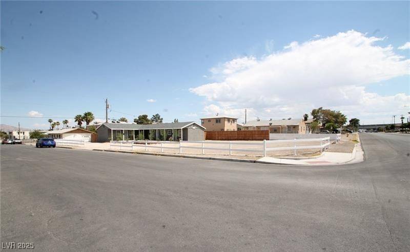 Las Vegas, NV 89101,640 N 9th ST