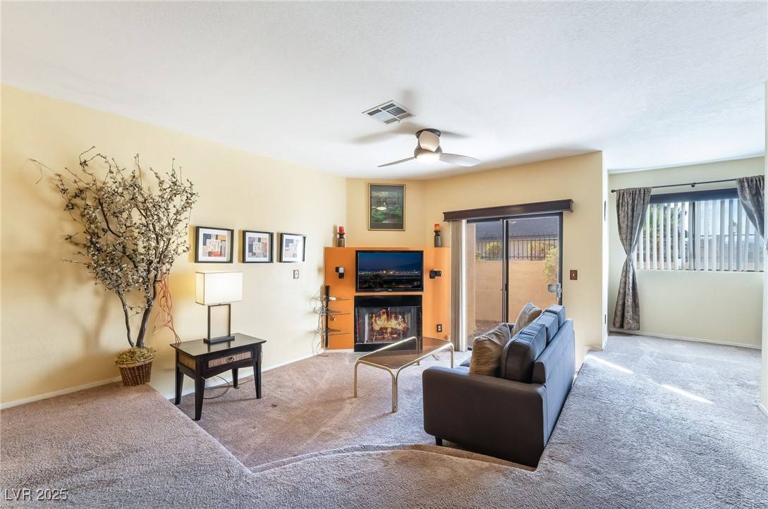 Las Vegas, NV 89119,4425 Woodpine DR #104
