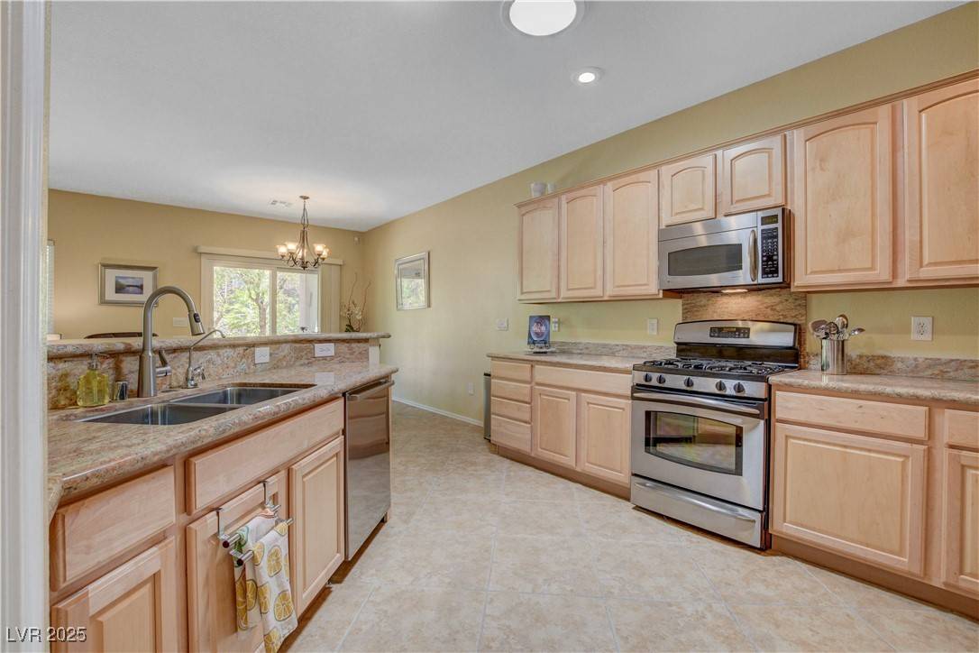 Henderson, NV 89044,2176 Shadow Canyon DR