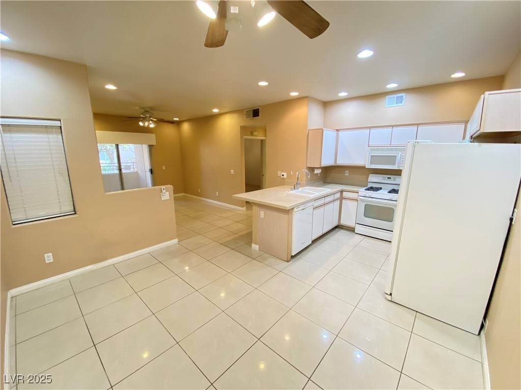 Las Vegas, NV 89122,5751 E Hacienda AVE #130