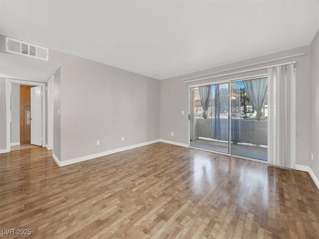 Las Vegas, NV 89120,3425 E Russell RD #114