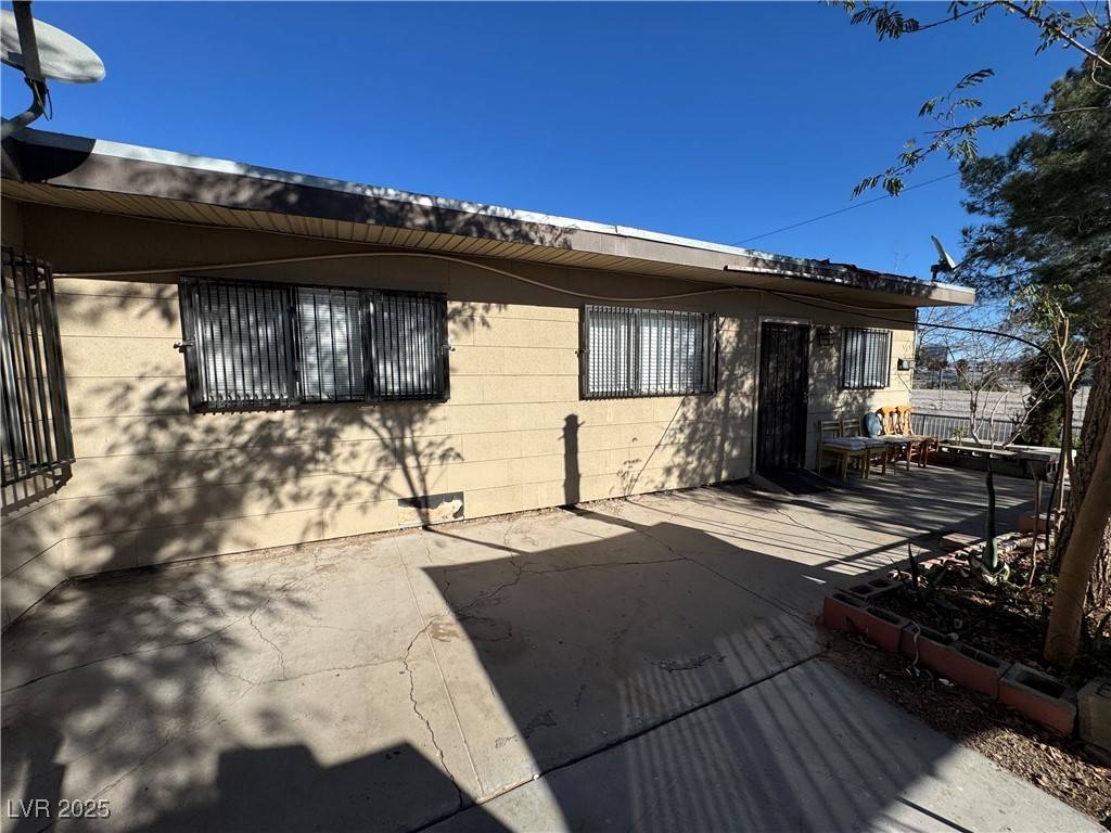 North Las Vegas, NV 89030,2043 Donna ST