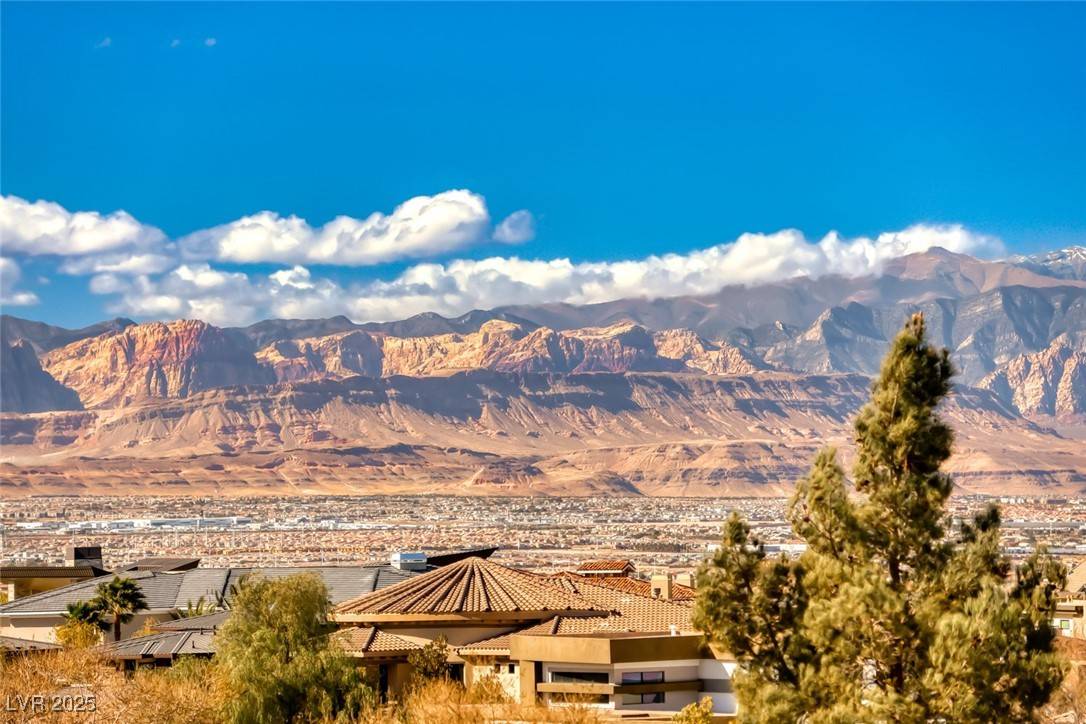 Henderson, NV 89052,2540 Thatcher AVE