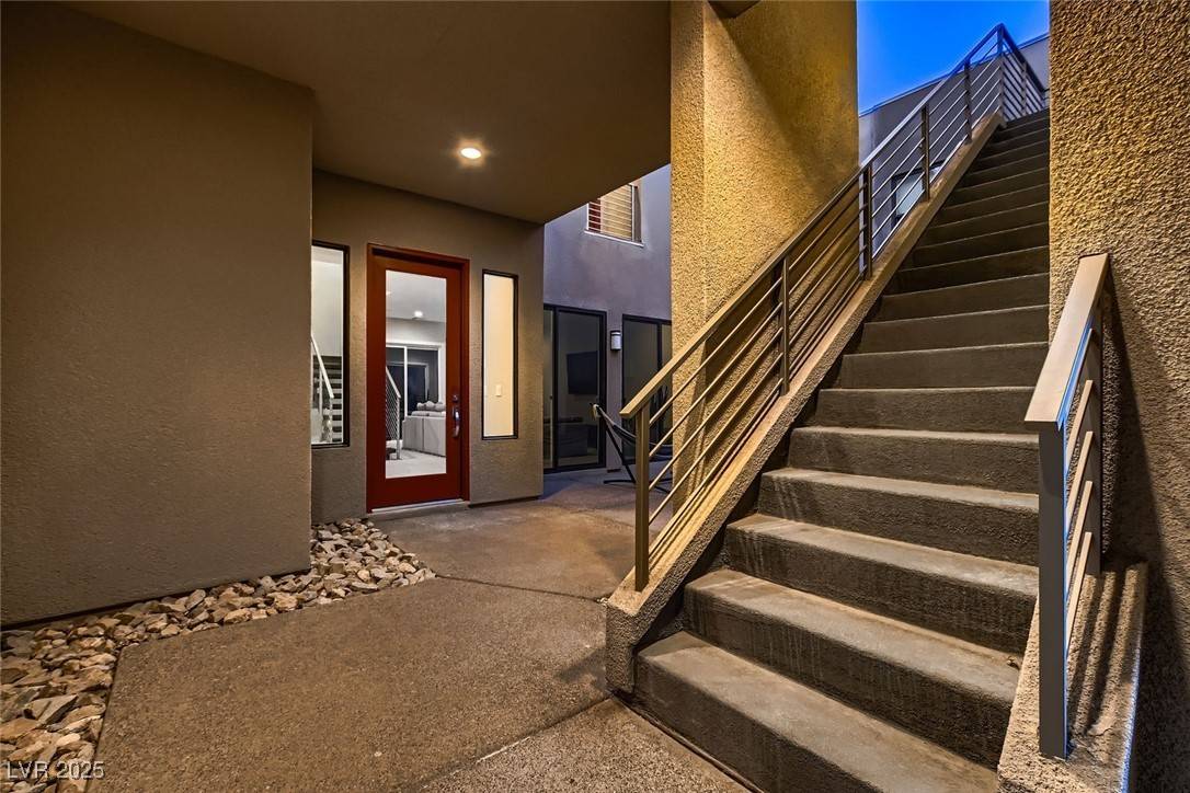 Henderson, NV 89012,221 Errogie ST