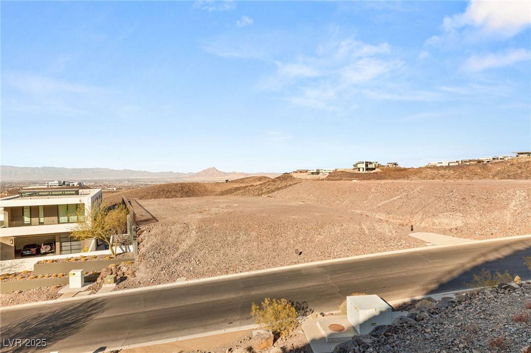Henderson, NV 89012,15 Cloud Chaser BLVD
